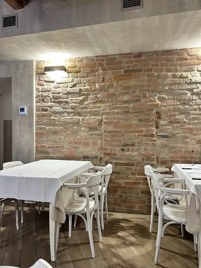 Doppio Zero restaurant in Capergnanica