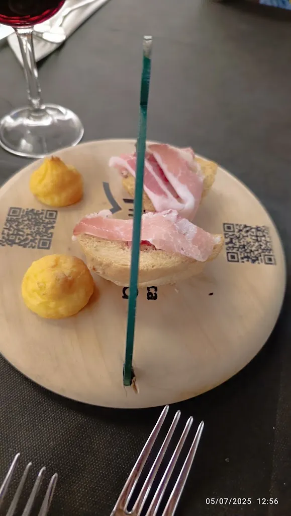 Giuseppe Trematerra_Hotel 3 stelle graffiti park_Capo di Ponte_review