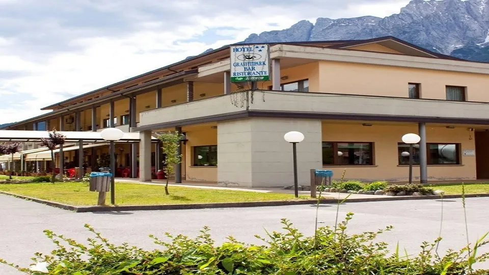 Hotel 3 stelle graffiti park_Capo di Ponte_slider_image_3