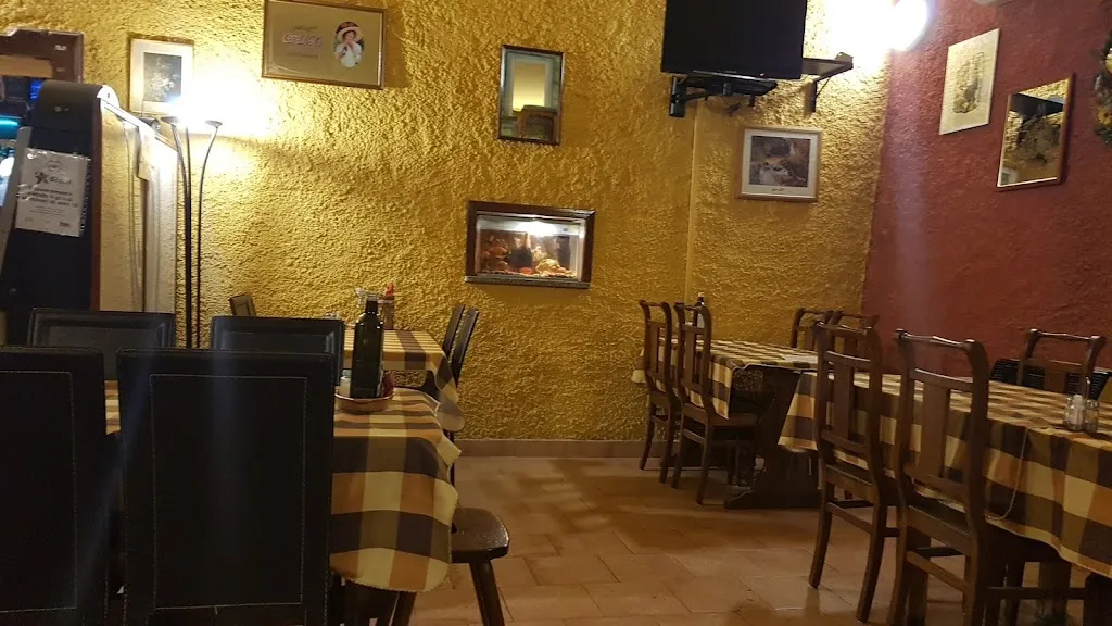 Massimo Brocca_Bar Pizzeria Anubi_Cappella Cantone_review