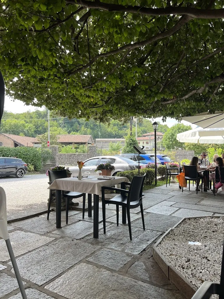 K C_Villa Nasti Hotel Ristorante_Canzo_review