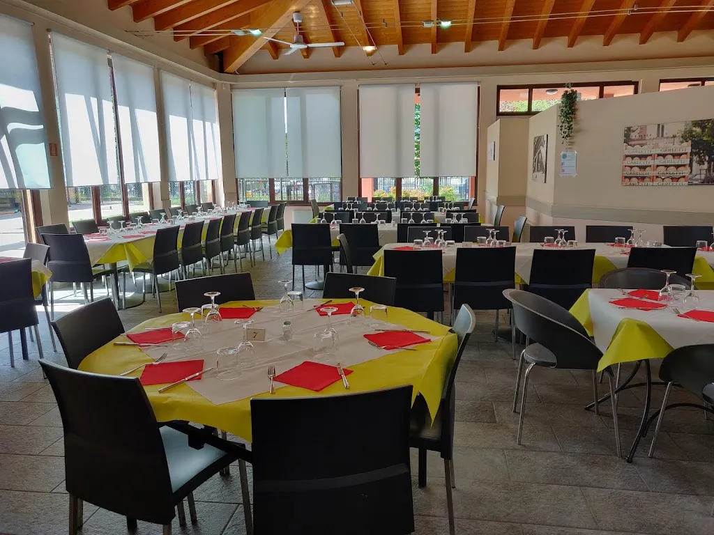 Center Green Six_Canzo_slider_image_1