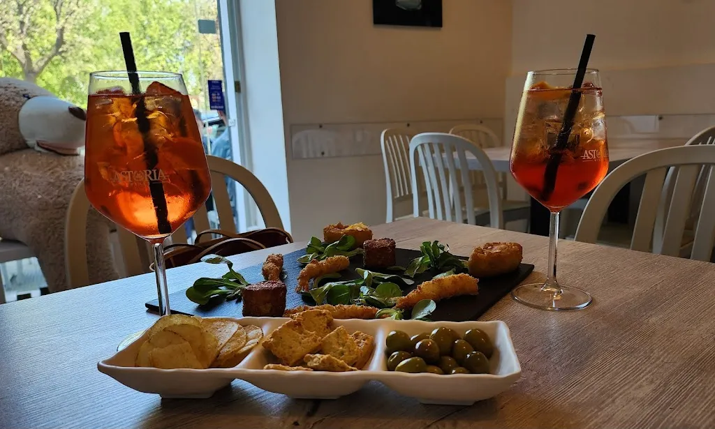 Alex Valdez_Elliot Café_Acquaviva delle Fonti_review