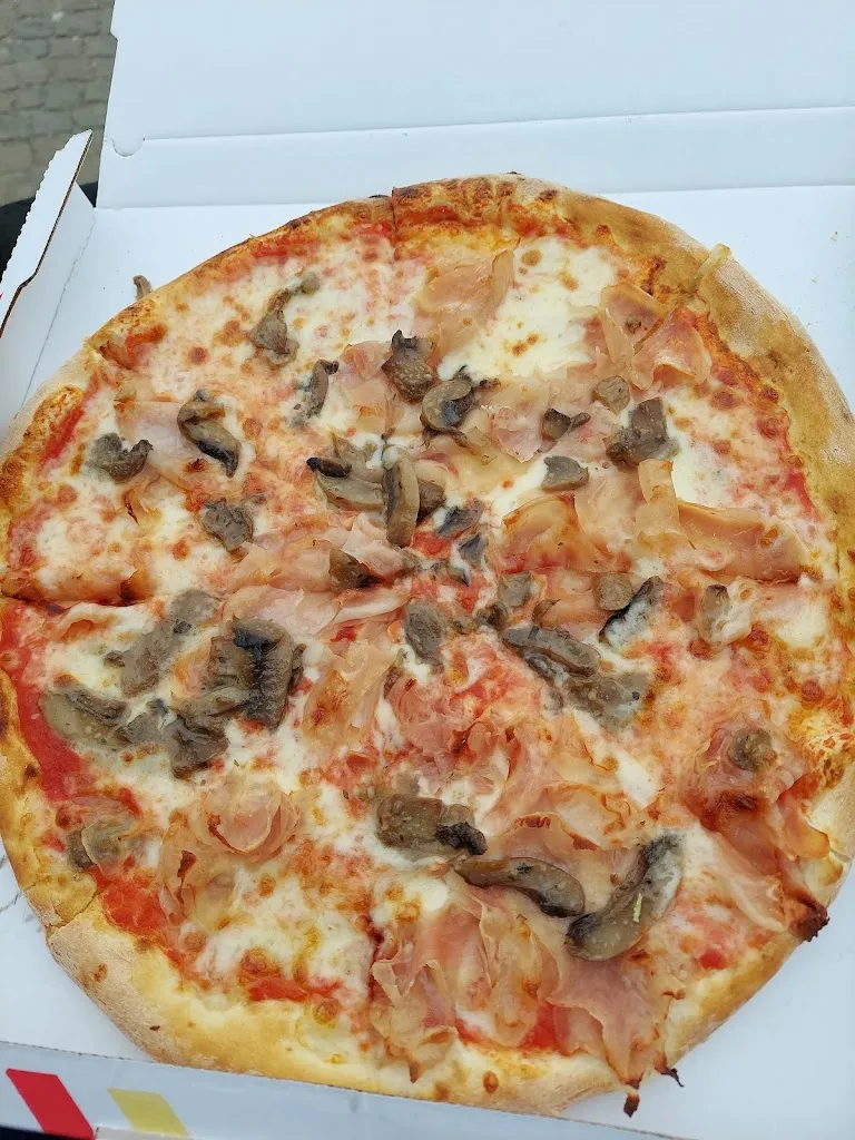 Mariusz Repinski_PIZZERIA JASMINE_Caponago_review