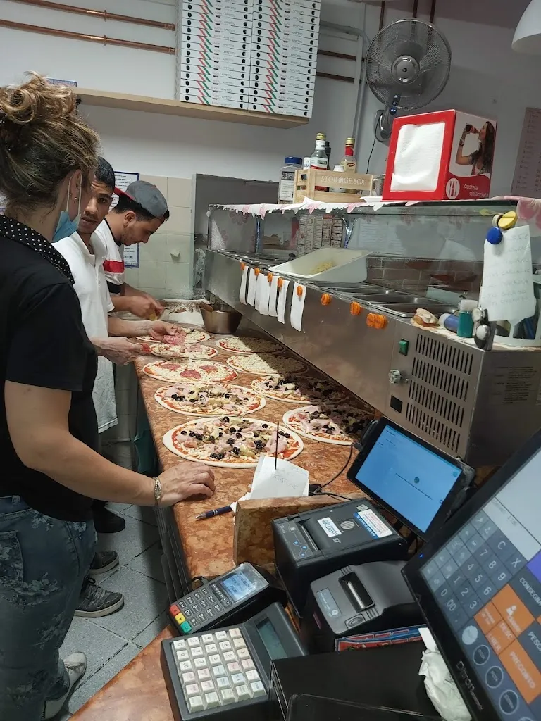 PIZZERIA JASMINE_Caponago_slider_image_3