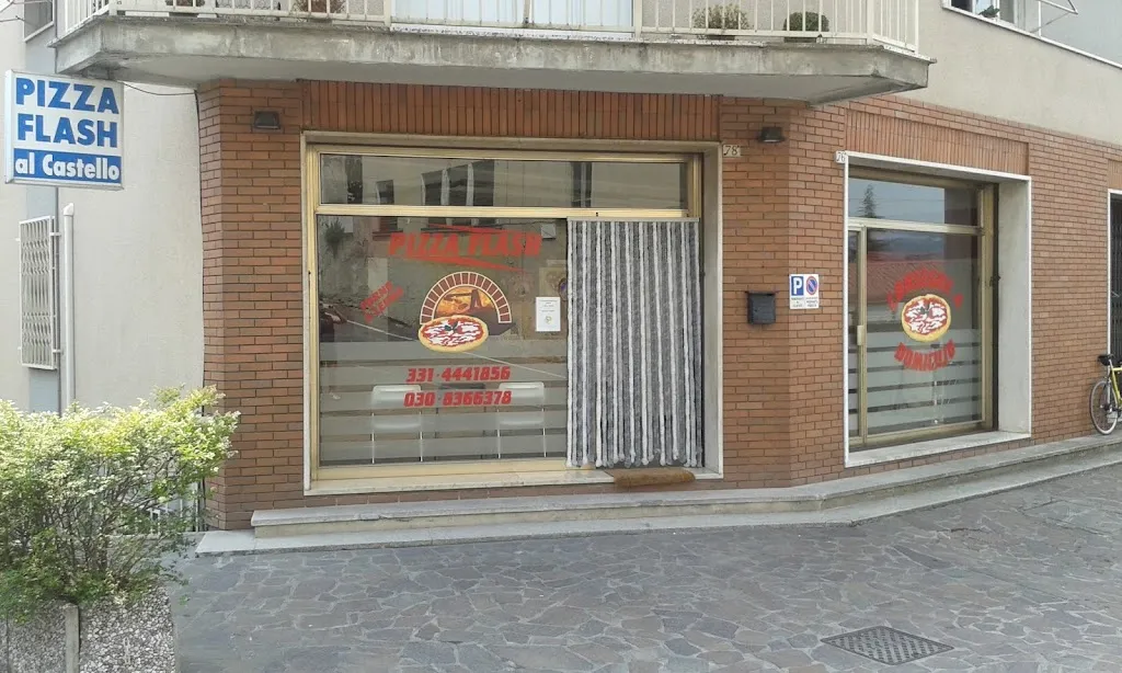 Pizza Flash al Castello Capriolo restaurant in Capriolo