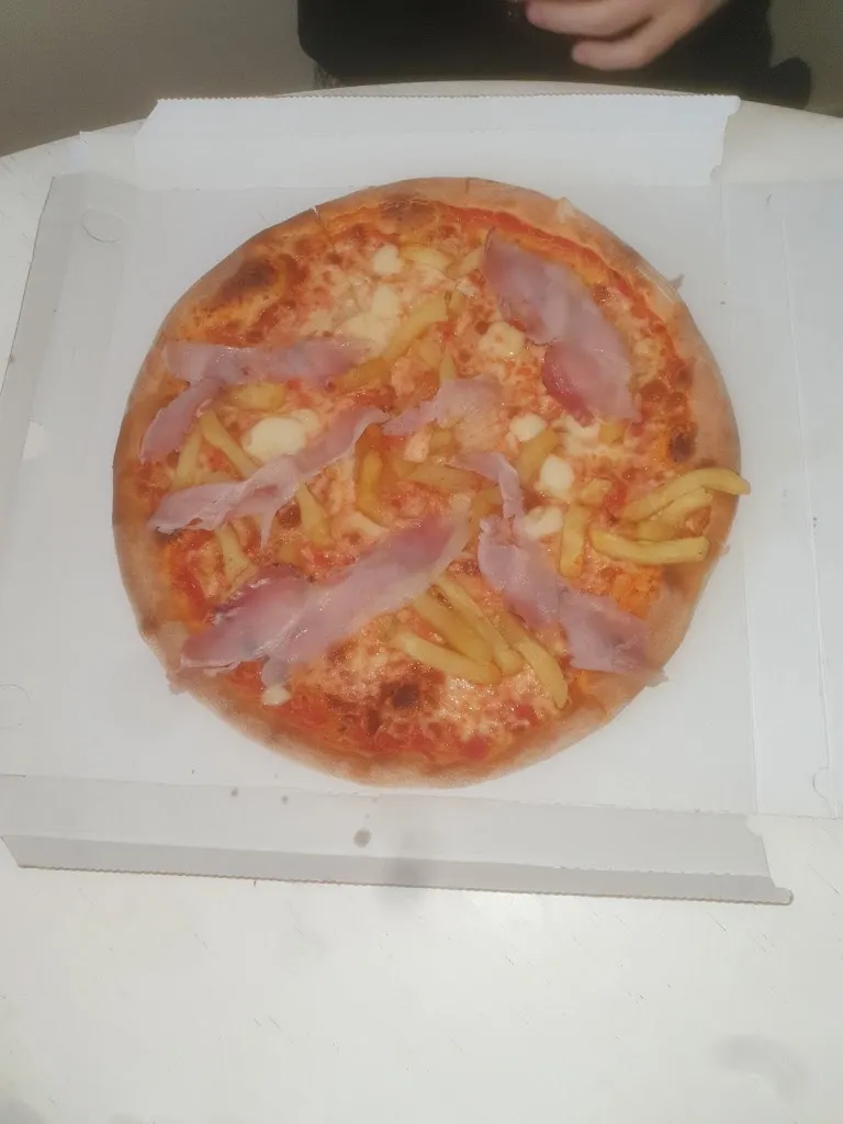 William Magni_Pizzeria Charlie Brown Carimate_Carimate_review