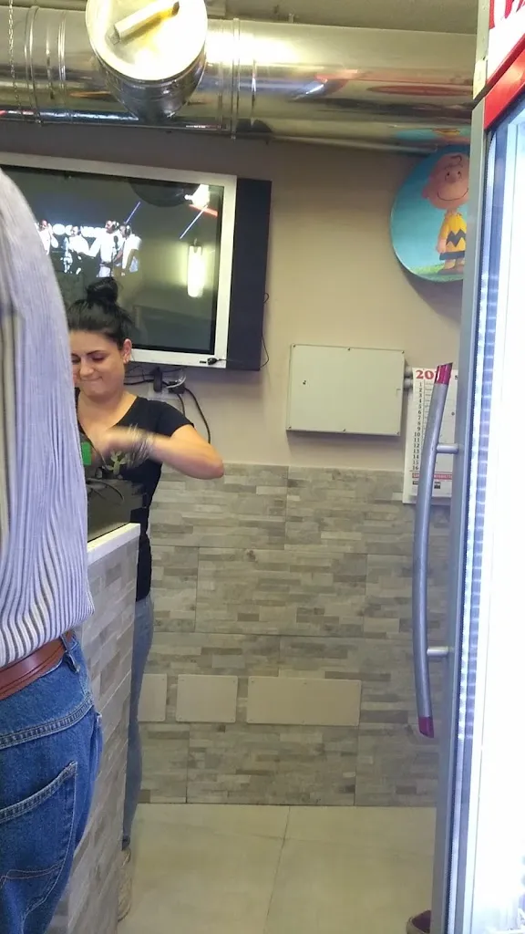 Jael Biazzo_Pizzeria Charlie Brown Carimate_Carimate_review