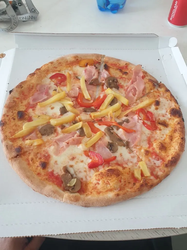 Pizzeria Charlie Brown Carimate_Carimate_slider_image_3