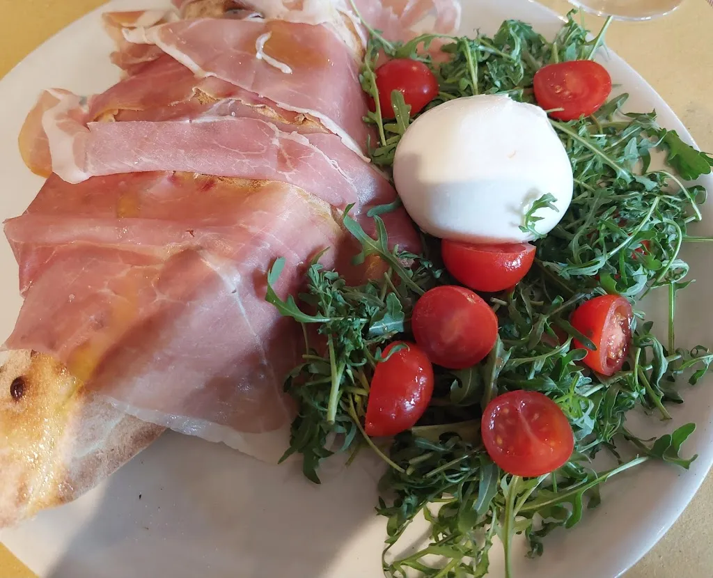 Paula Xenos_IL CIRCOLO DI CARNAGO_Carnago_review