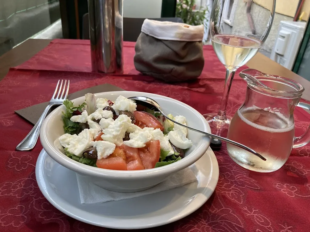 Vân Hoàng_Ristorante - Pizzeria Il Quinto Elemento_Cardano al Campo_review