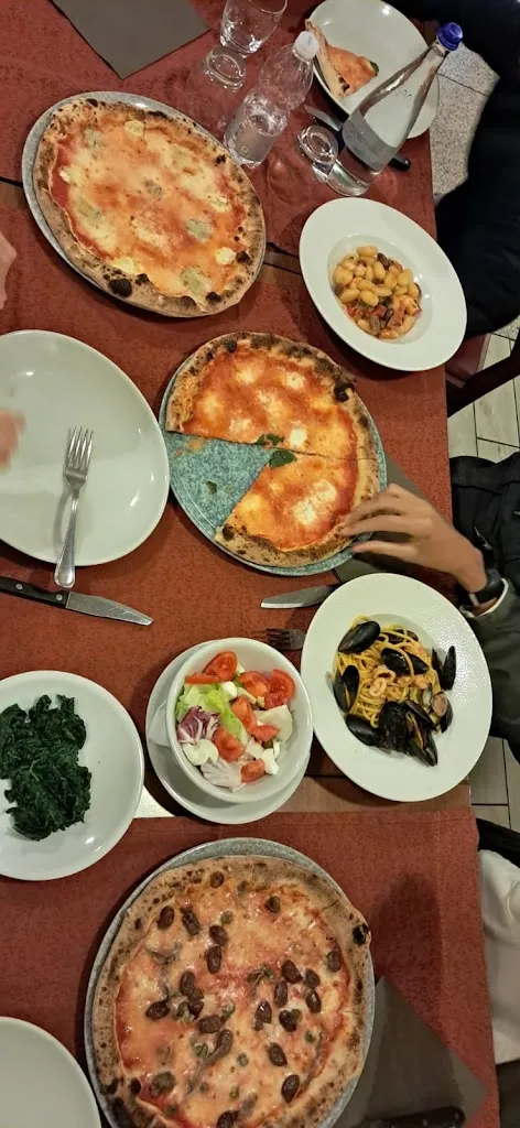 Ristorante - Pizzeria Il Quinto Elemento_Cardano al Campo_slider_image_2