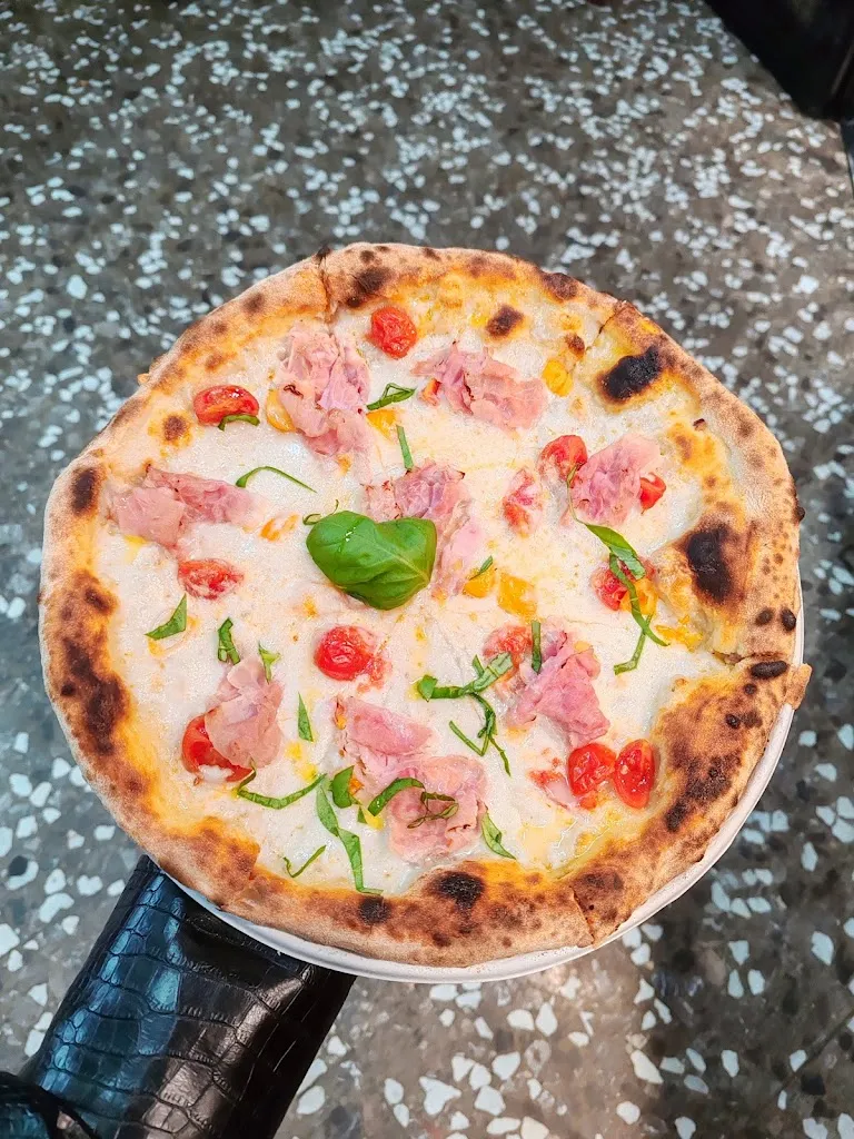 Annalaura Spinelli_Pizzaviva - Pizzeria Tradizionale dal 1977 da Giuseppe_Acquaviva delle Fonti_review