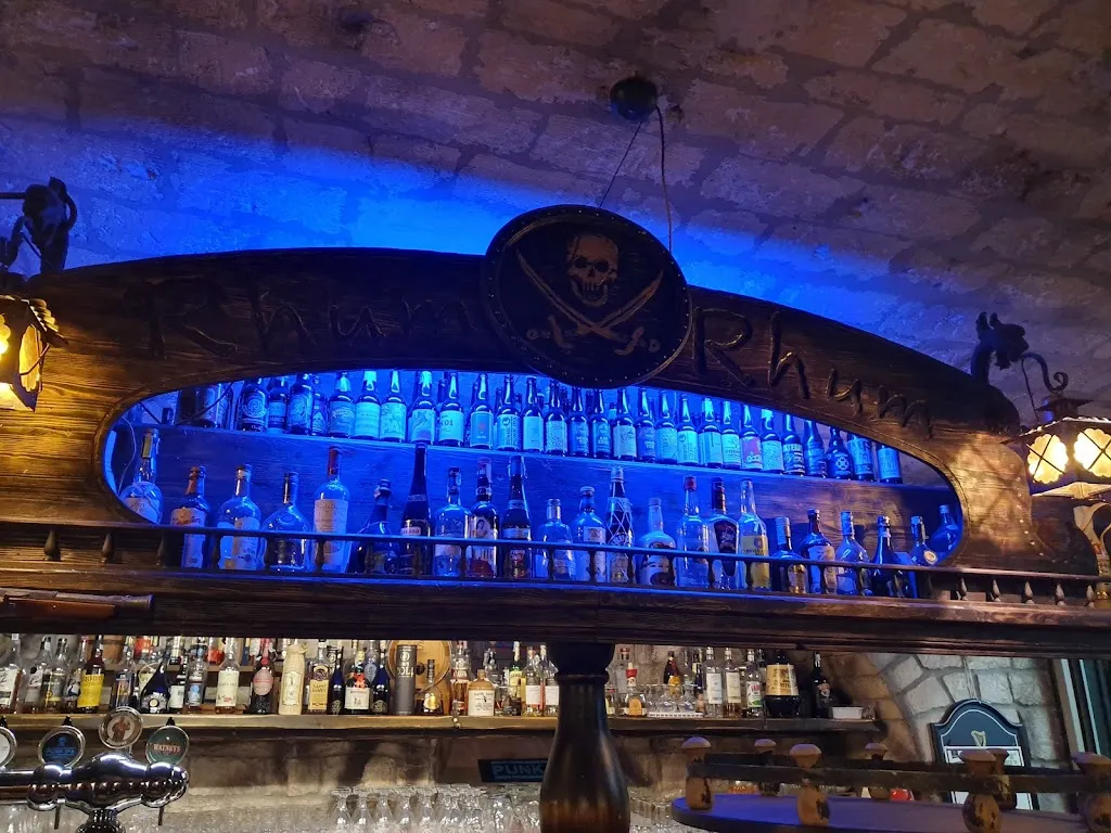 Rosa Puglisi_Il covo del tesoro - Sede estiva Barba Nera_Acquaviva delle Fonti_review