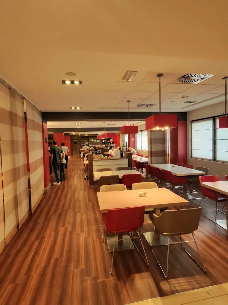 ibis kitchen restaurant in Cardano al Campo
