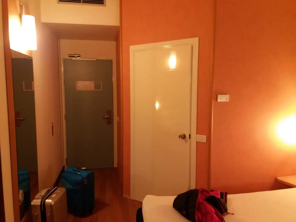 ibis kitchen_Cardano al Campo_slider_image_2