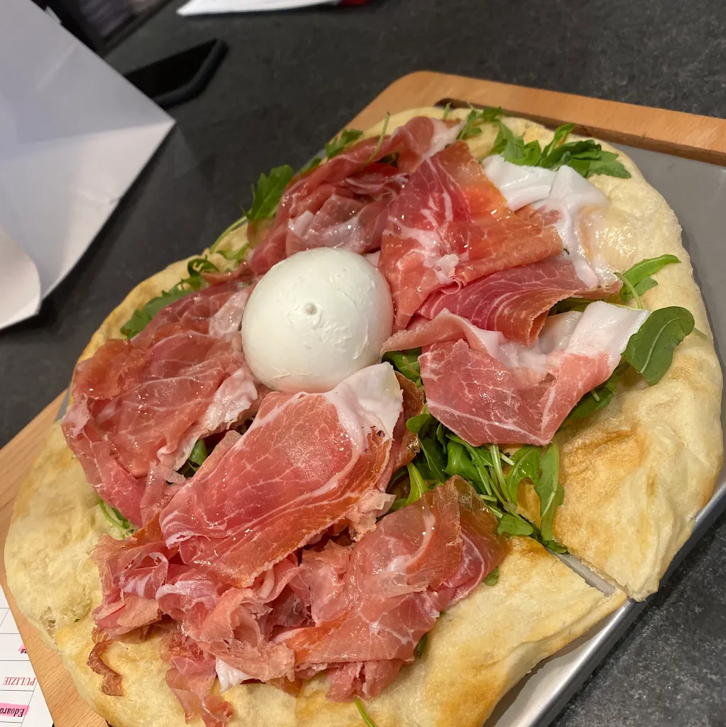 Luxale Coffe Living Food - Ristorante Pizzeria-pasticceria_Cardano al Campo_slider_image_3