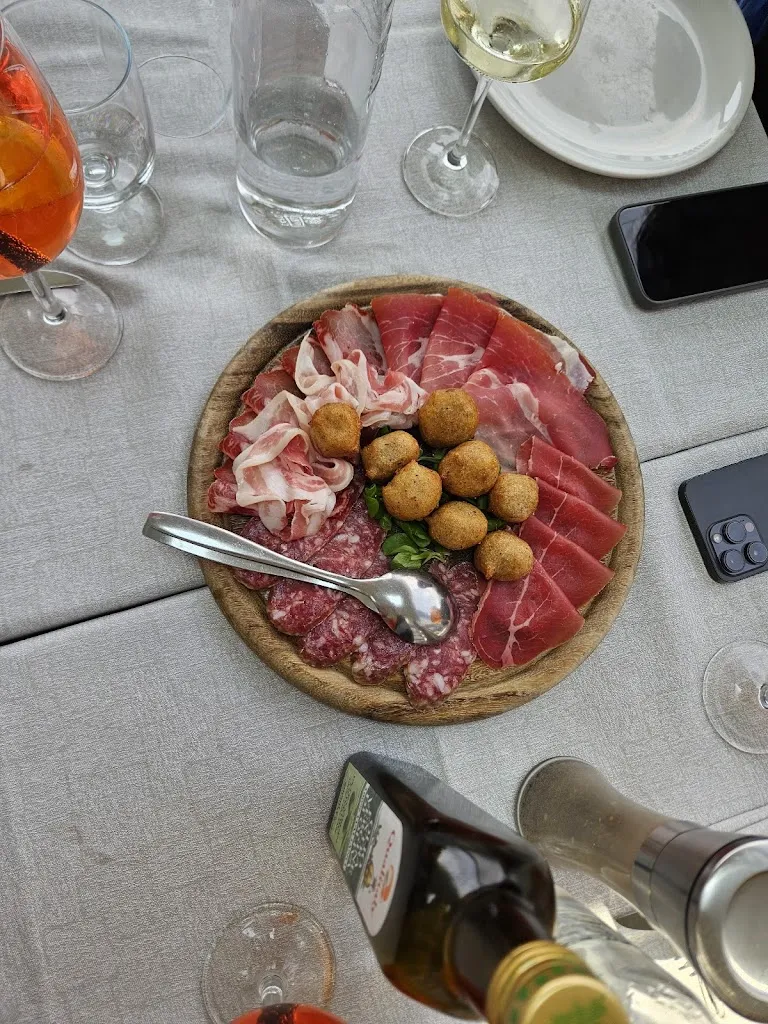 Iara_Ristorante Pizzeria La Rotonda_Carlazzo_review