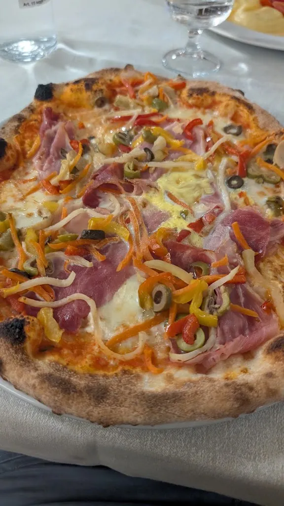 Ristorante Pizzeria La Rotonda_Carlazzo_slider_image_3