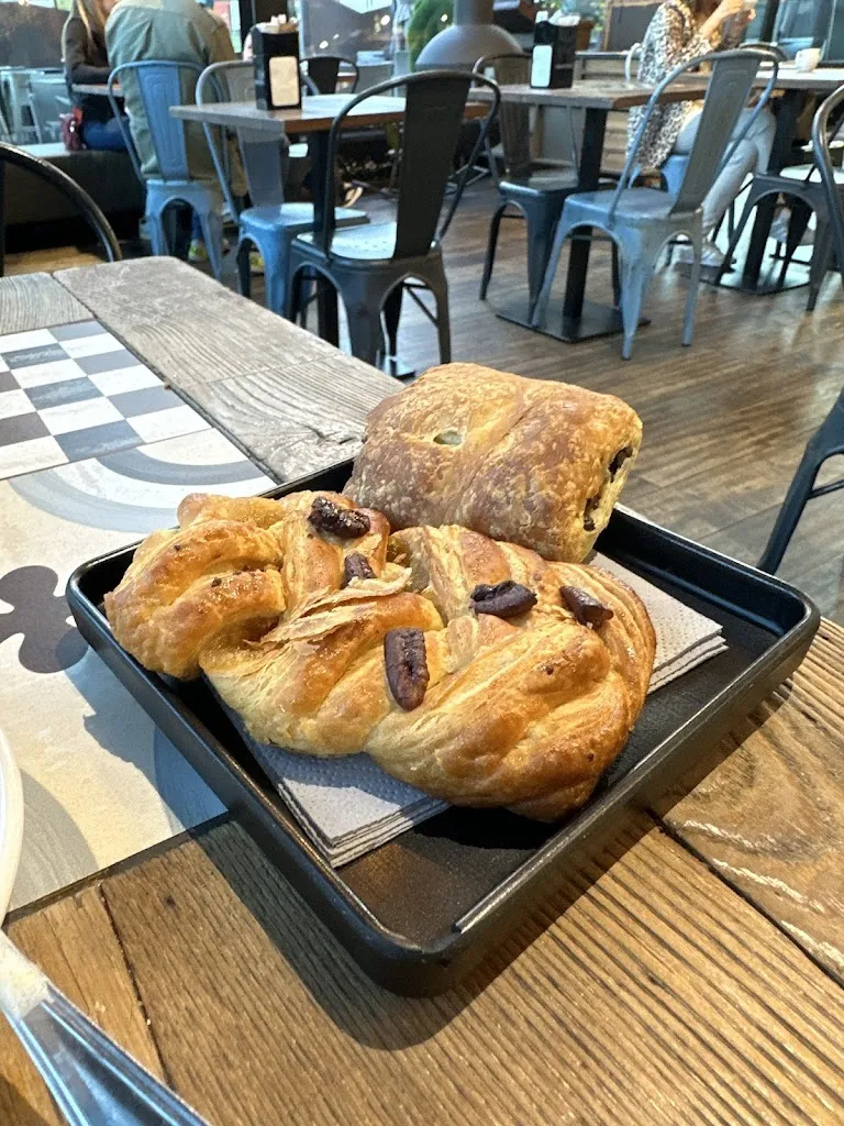 Anirudh Kansal_In Croissanteria Lab_Carobbio_review