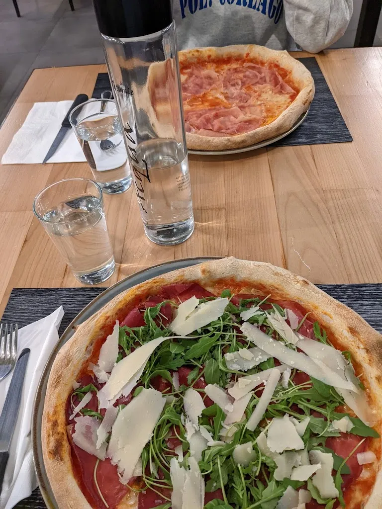 Sporting Carobbio restaurant in Carobbio