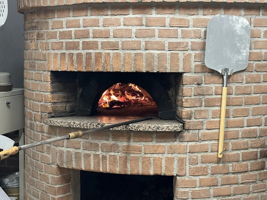 Damiano Nardello_Miss pizza_Carobbio_review