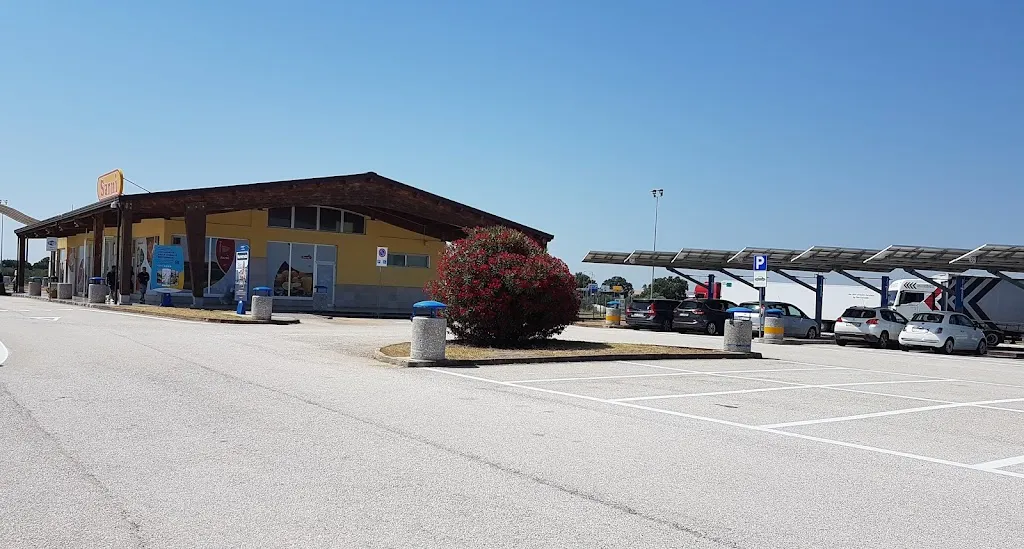 Sarni Le Fonti Ovest restaurant in Acquaviva delle Fonti