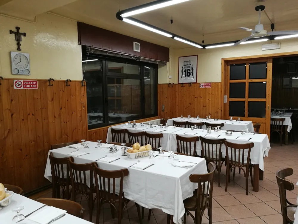 Agriturismo da Santino restaurant in Carugo