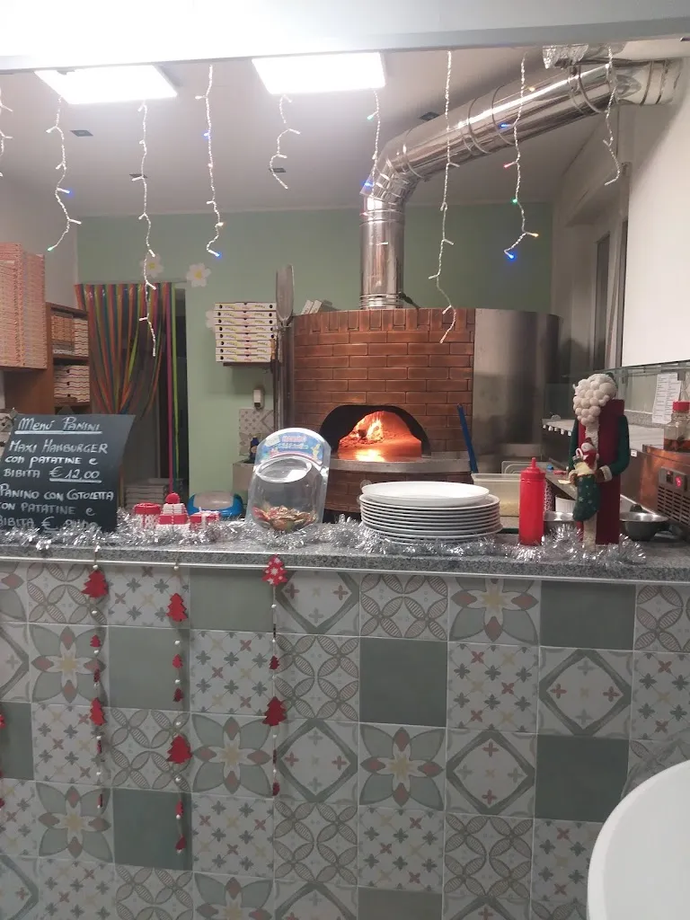 Pizzeria Margherita restaurant in Carugo