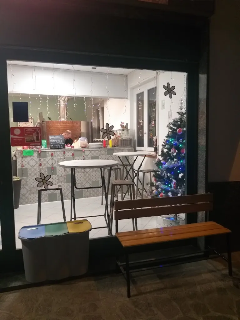 Pizzeria Margherita_Carugo_slider_image_2