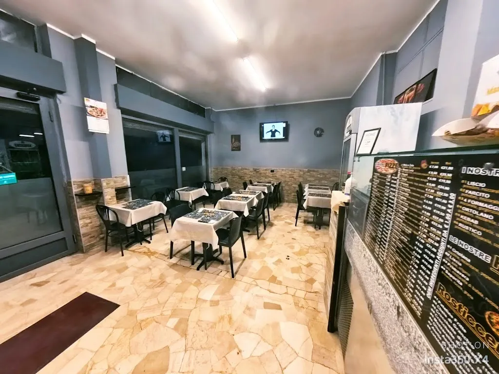 Pizza d'oro restaurant in Caronno Pertusella