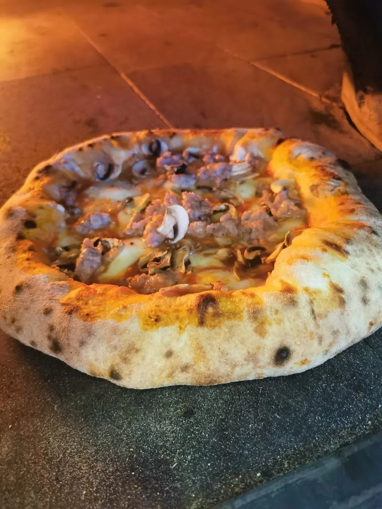 Ristorante con Pizza I Due Assi_Caronno Pertusella_slider_image_3