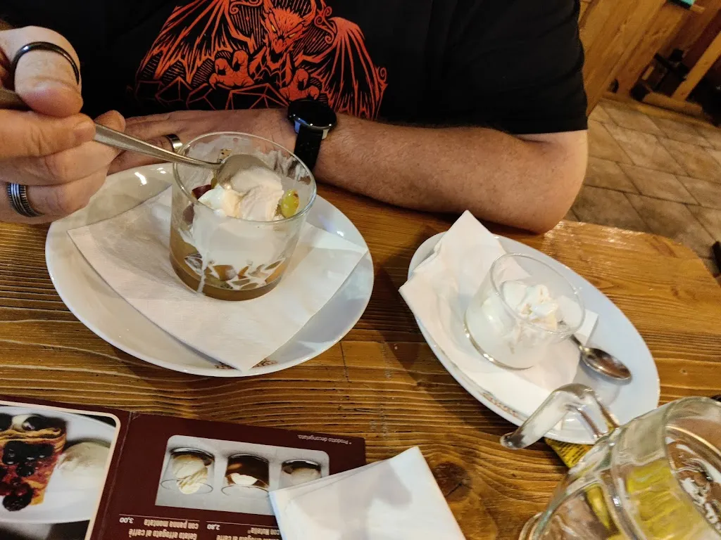 Stefano B_Wiener Haus Caronno_Caronno Pertusella_review