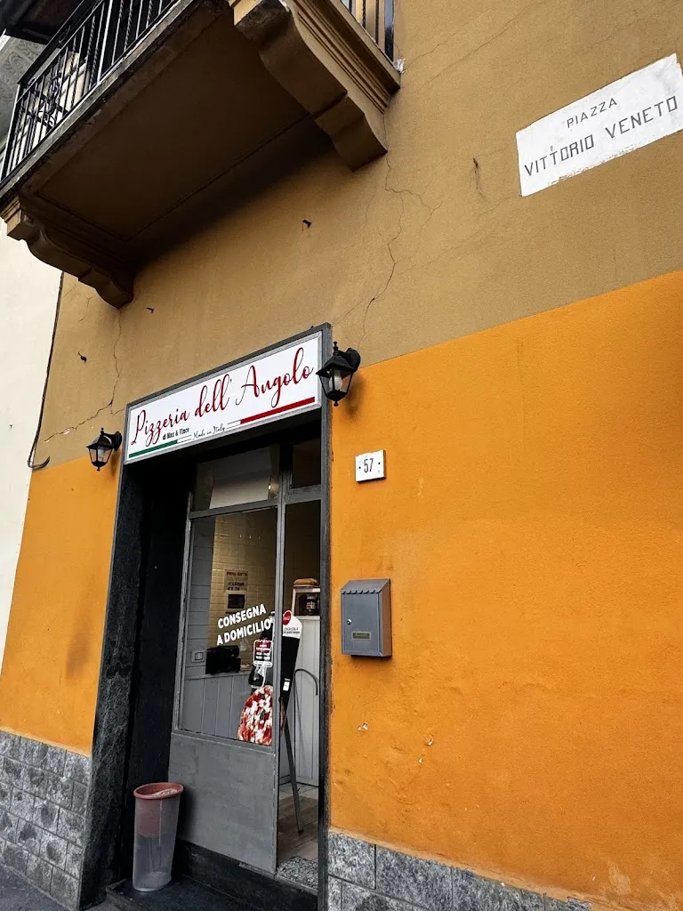 Pizzeria dell'Angolo restaurant in Caronno Pertusella