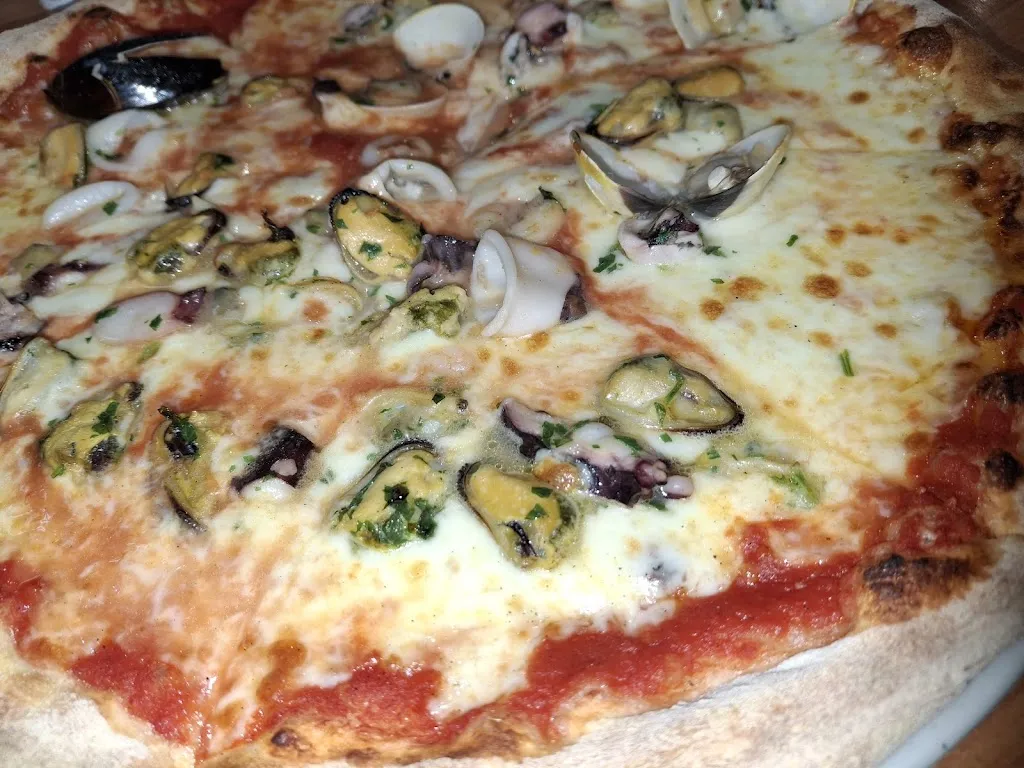 Daniele Frascolla_Pizza Classic di GJONI MIRJAN_Carvico_review