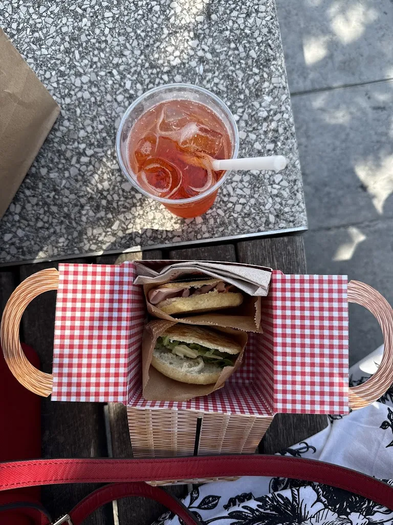 Yekaterina Shestopalova_Dispensa Emilia Carosello_Carugate_review