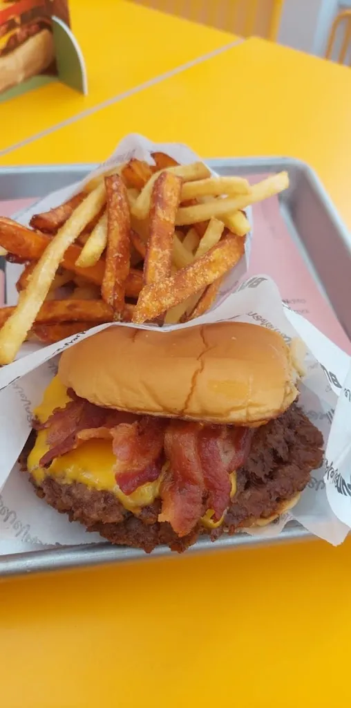 Vivian Castillo_Bun Burgers - Carugate_Carugate_review