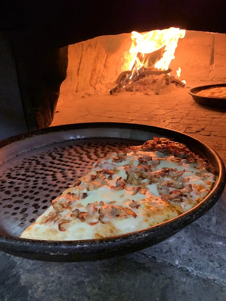 Pizzeria Da Gianni Il Diavoletto Del Forno A Legna restaurant in Carugate