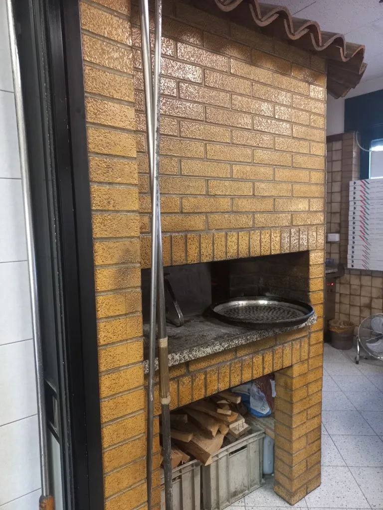 Pizzeria Da Gianni Il Diavoletto Del Forno A Legna_Carugate_slider_image_3