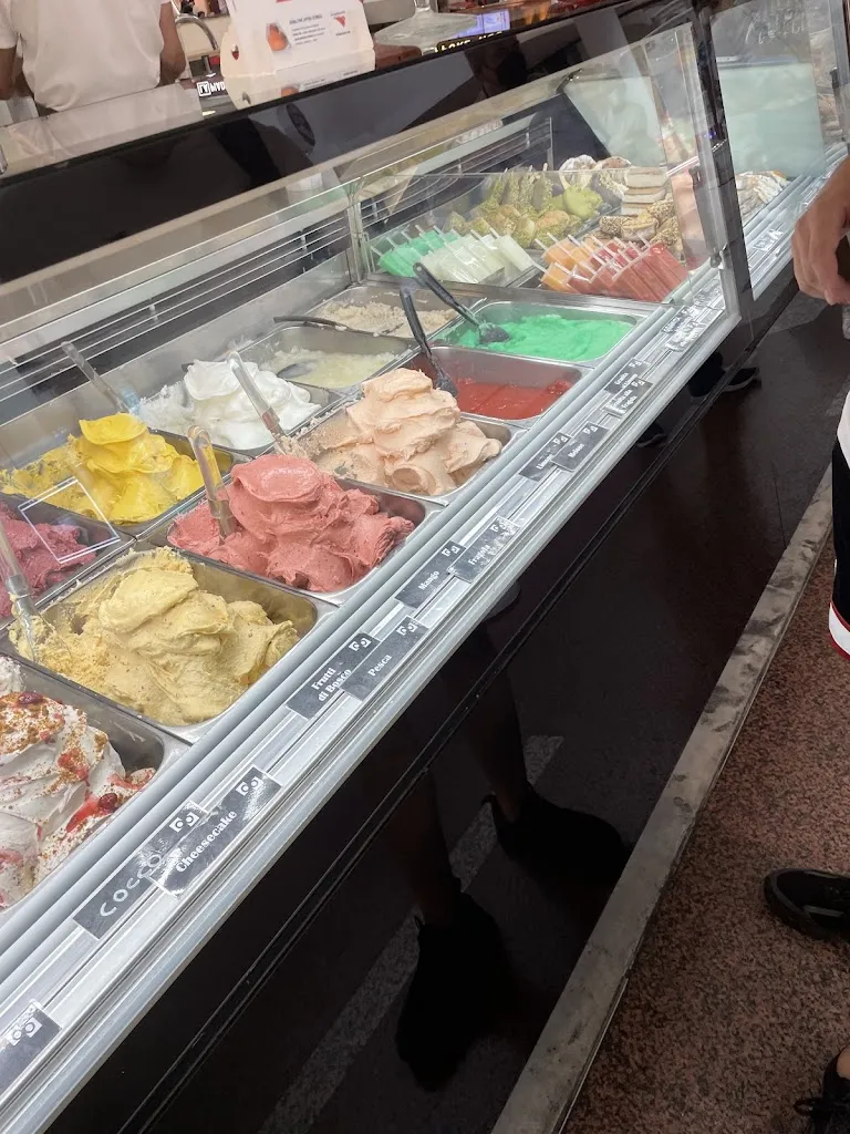 Food Court_Carugate_slider_image_3