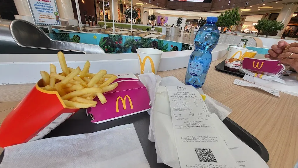 Nurul van't Klooster_McDonald's_Carugate_review