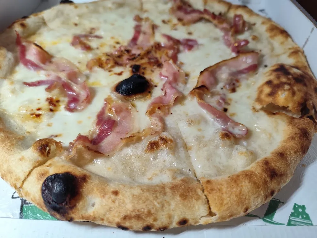 Le Mille E Una Pizza restaurant in Carugate