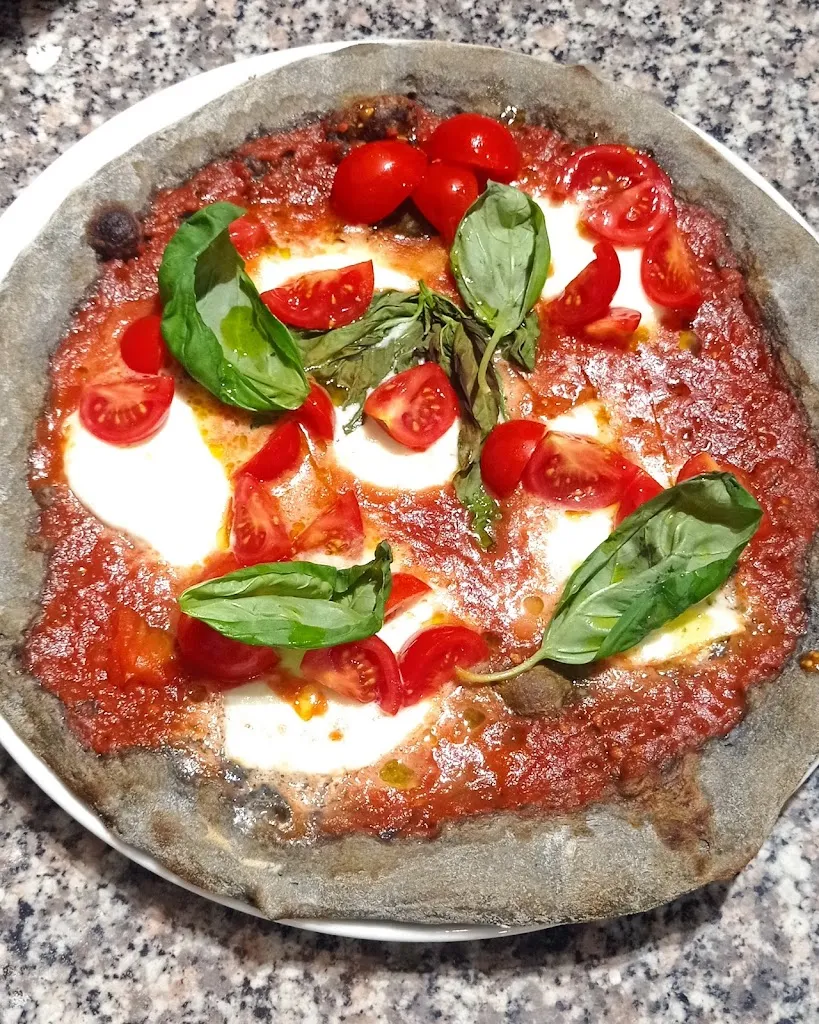 LA PIZZA DI VITO restaurant in Casalmaiocco