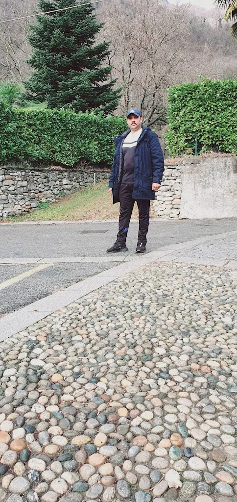 Muhammad Shahbaz_Blu Bar Di Maran Vanni E C Sas_Casalzuigno_review