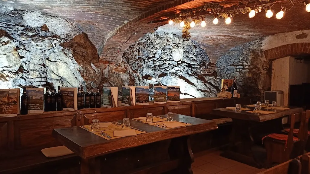 Ristorante Grotto S. Anna - Cuveglio_Casalzuigno_slider_image_1