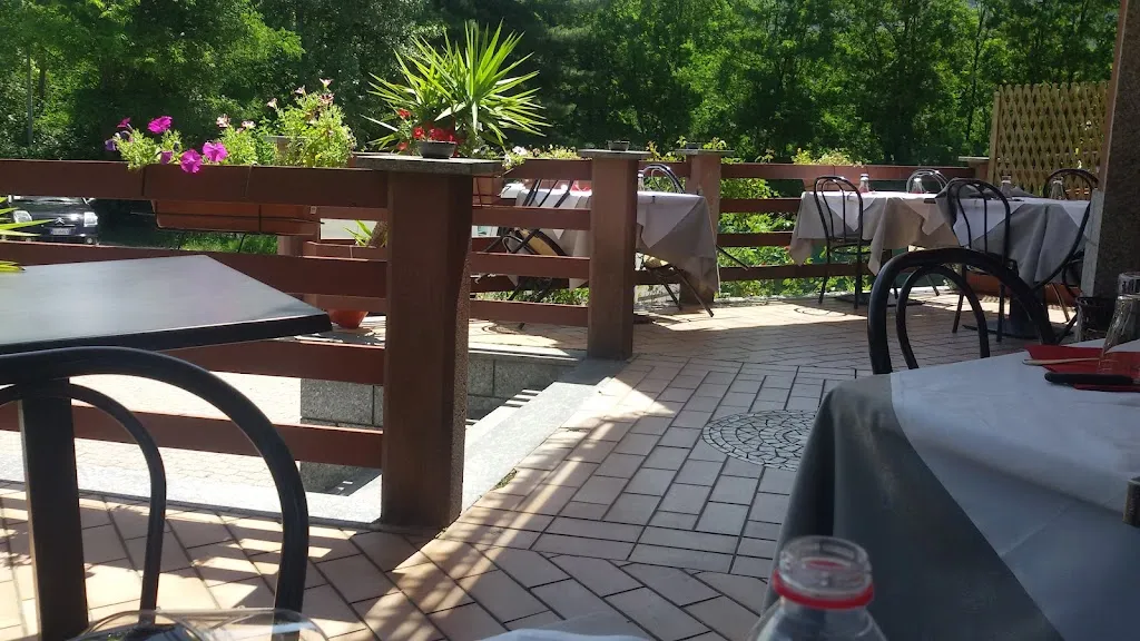 Ristorante Pizzeria La Stella Marina Di IQRA restaurant in Casalzuigno