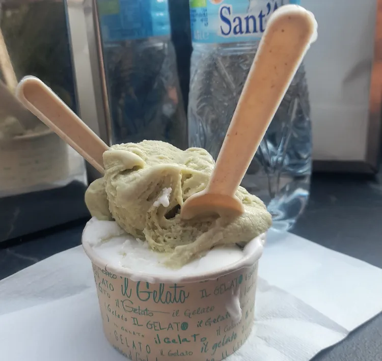 FEDE RICO_A CIRASA gelateria_Casarile_review