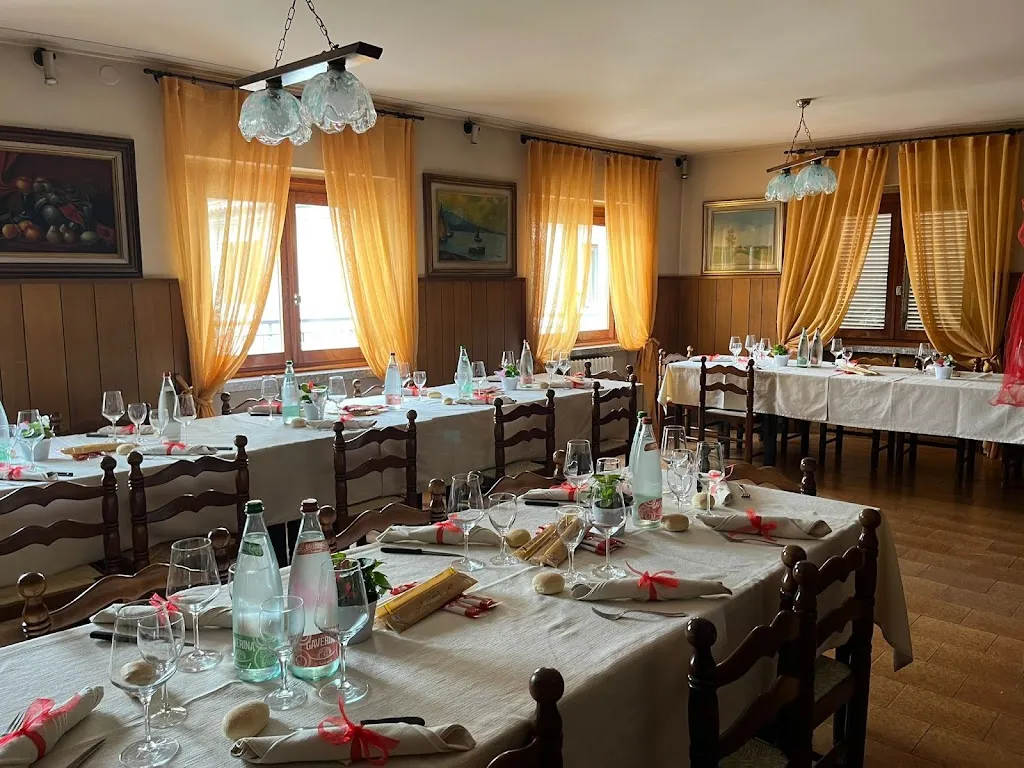 Bar Pizzeria Corona Di Valenti Roberto Restaurant in Casazza