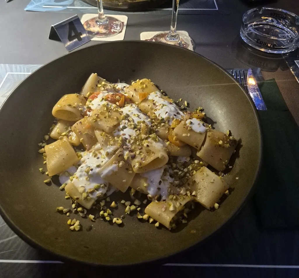 esse carlo_Bolen | A Place To Live_Casazza_review