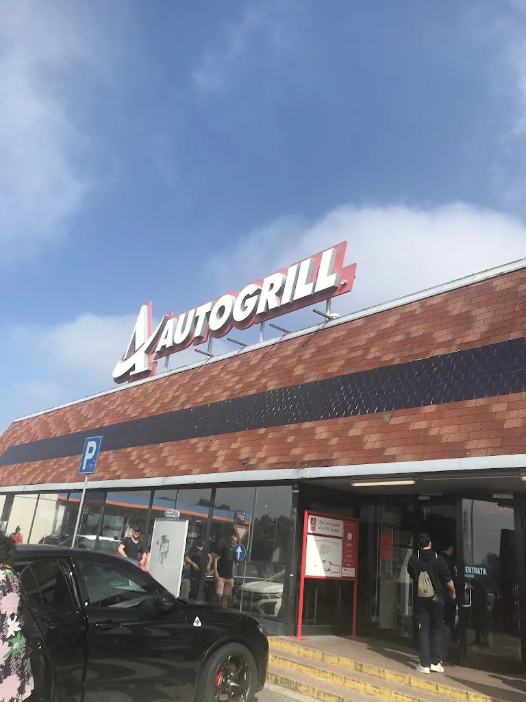 Nguyễn Trung Kiên_Autogrill_Casalpusterlengo_recensione